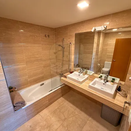 Luxury 2bed With Sea Views In Benahavis Lejlighed